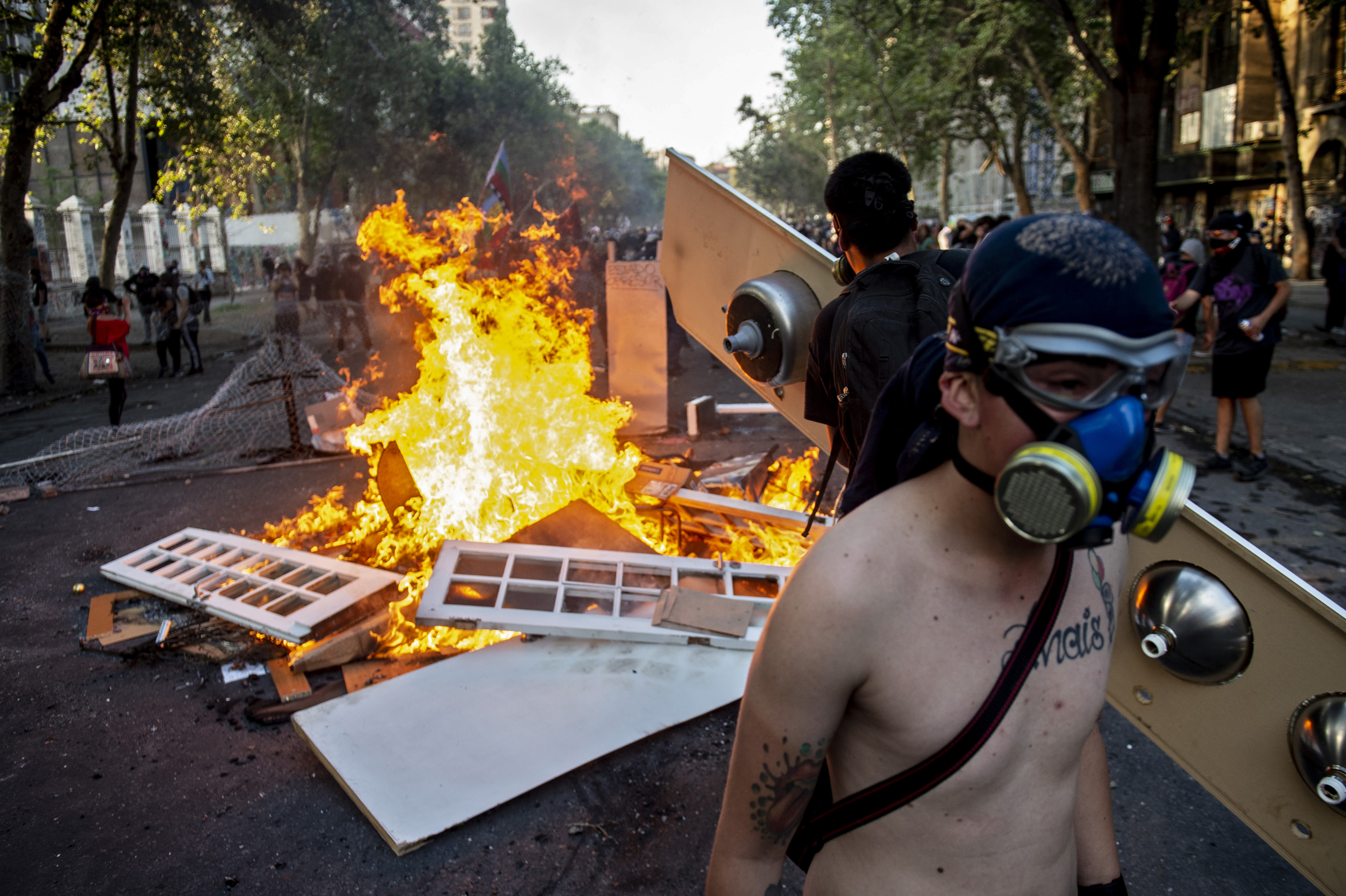 Violentos disturbios en nueva protesta en Chile 50 días después del estallido social