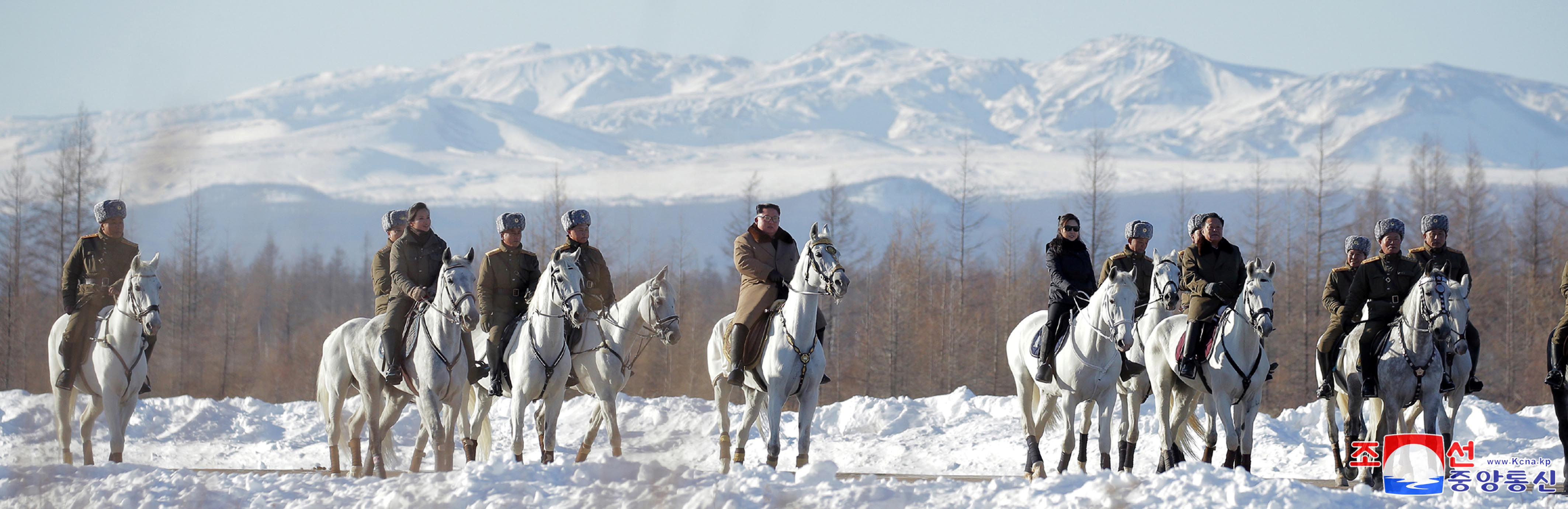 Imágenes de Kim Jong Un a caballo en un monte sagrado multiplican interpretaciones políticas