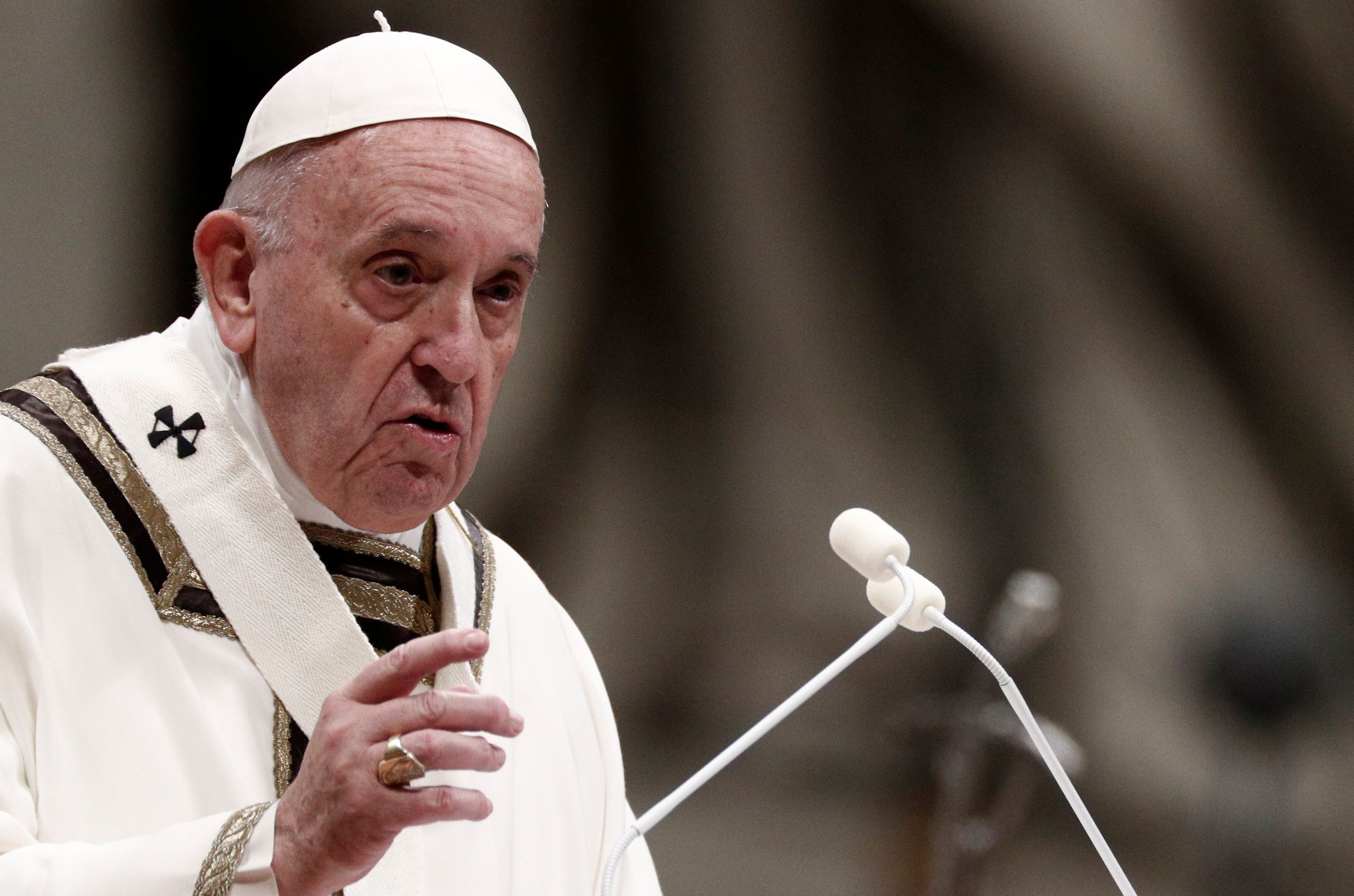 El papa Francisco rindió homenaje a los pescadores que limpian el mar