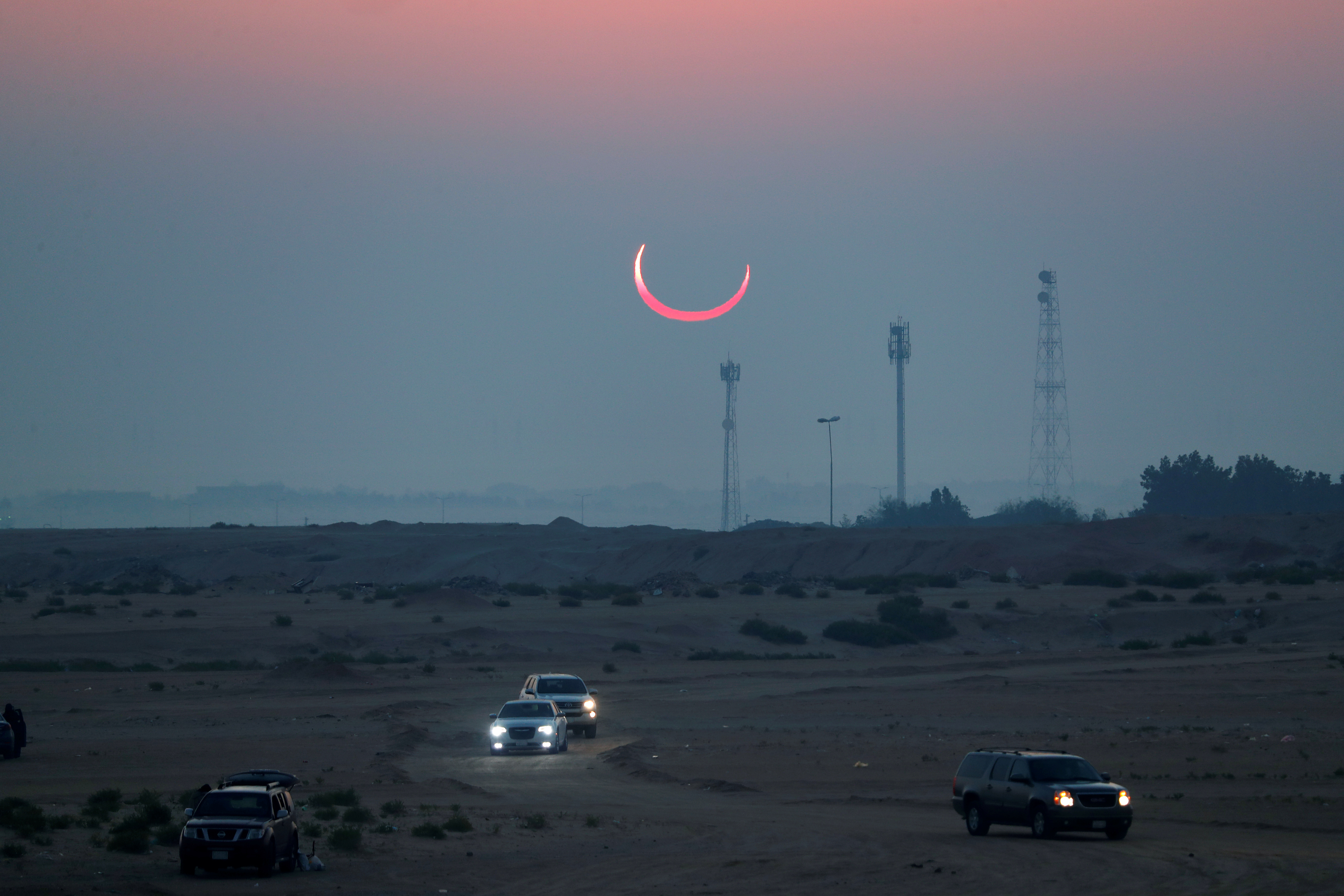 El último eclipse solar de la década vuelve a impactarnos con el célebre fenómeno del “anillo de fuego”