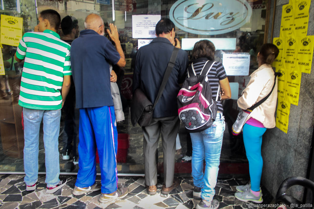 Encuesta revela que 81% de los venezolanos continúan sin ahorros en medio de la crisis (Fotos)