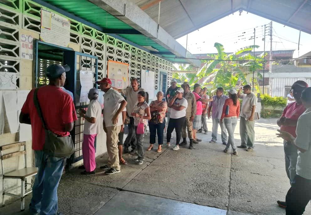 Los votantes acuden a la Consulta Popular Miranda, según Héctor Rodríguez #1Dic (fotos)