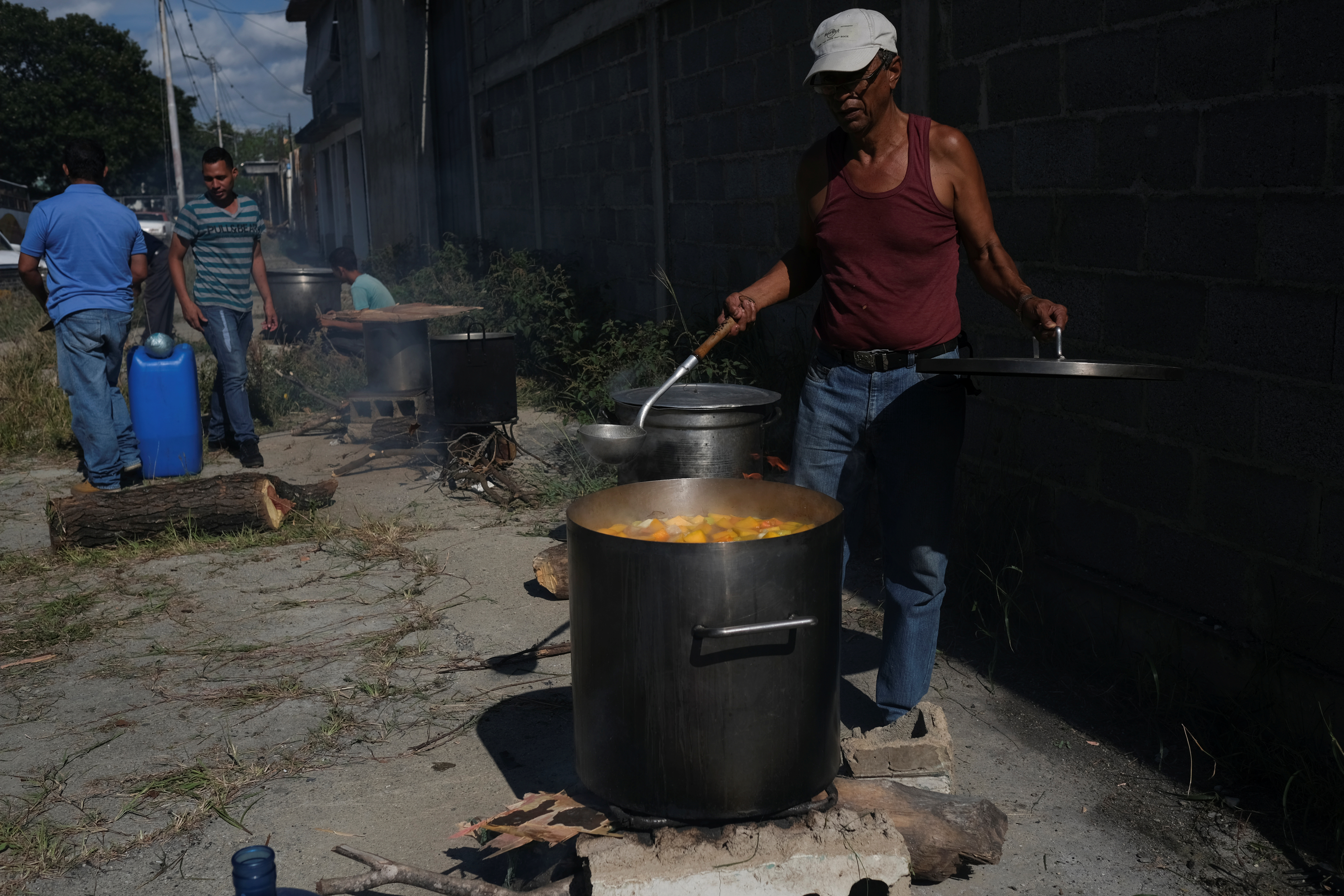 Mejorar el acceso de los venezolanos a alimentos debe ser prioridad, alertan expertos