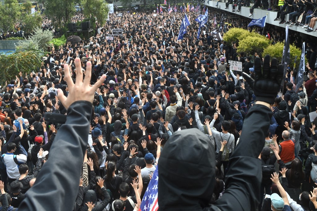 Vuelve la tensión a Hong Kong en una manifestación por el sufragio universal