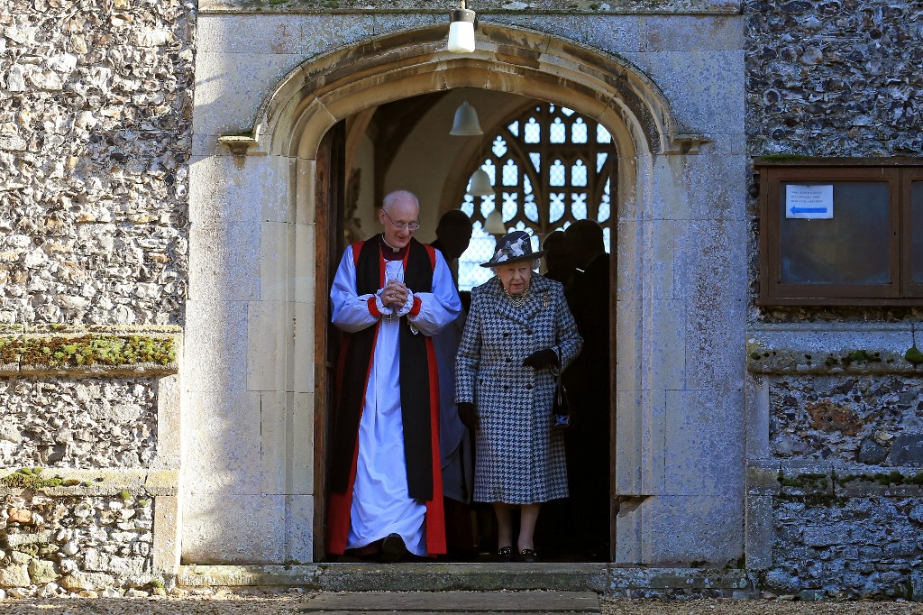 ¡Pica y se extiende! La reina Isabel fue vista con su hijo acusado de pedofilia tras asumir la custodia de Archie