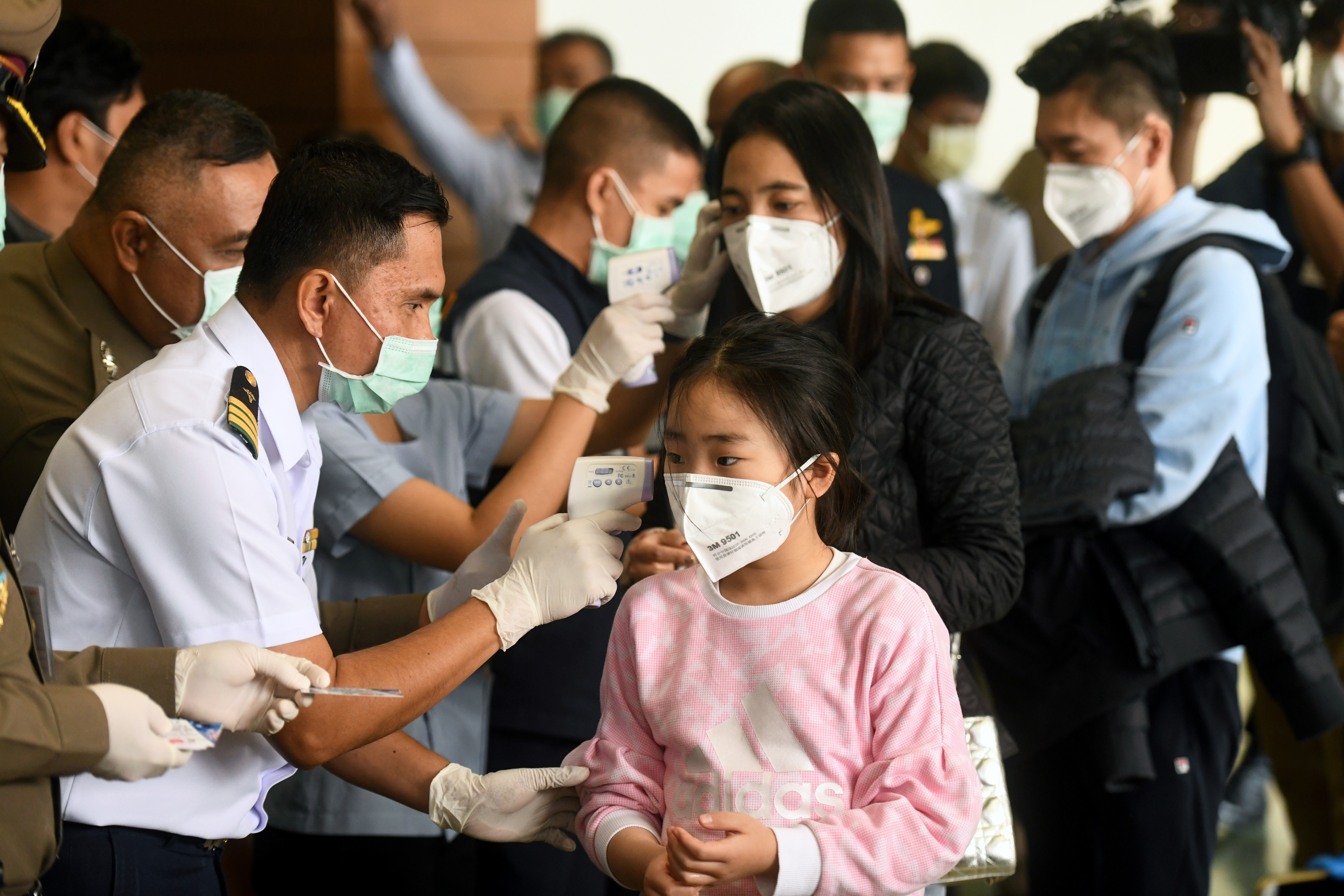 China aumenta las medidas para blindarse contra el coronavirus