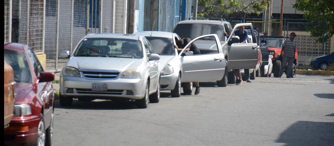 Colas por gasolina se mantiene en inicio de año en Lara