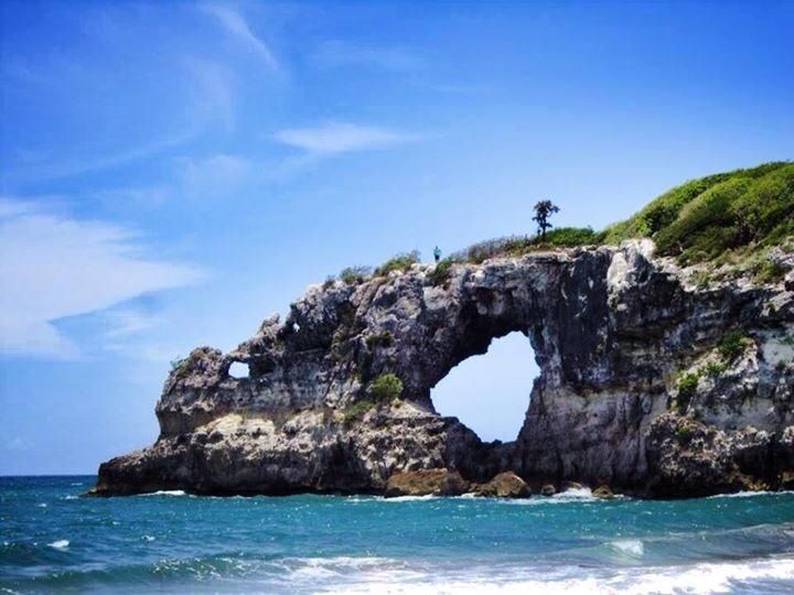 Temblores en Puerto Rico derrumbaron la famosa formación rocosa “La Ventana de Guayanilla” (FOTO)