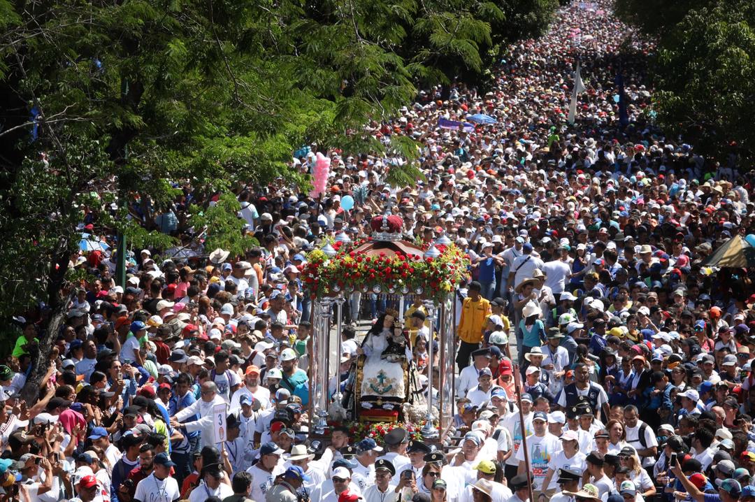 EN FOTOS: Así fue el recorrido de Guaidó en su visita a la Divina Pastora