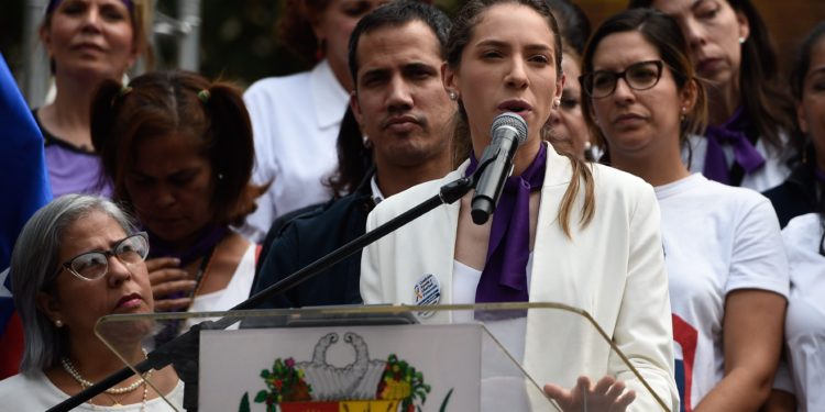 Fabiana Rosales condena violencia de colectivos armados contra diputados y trabajadores de la prensa