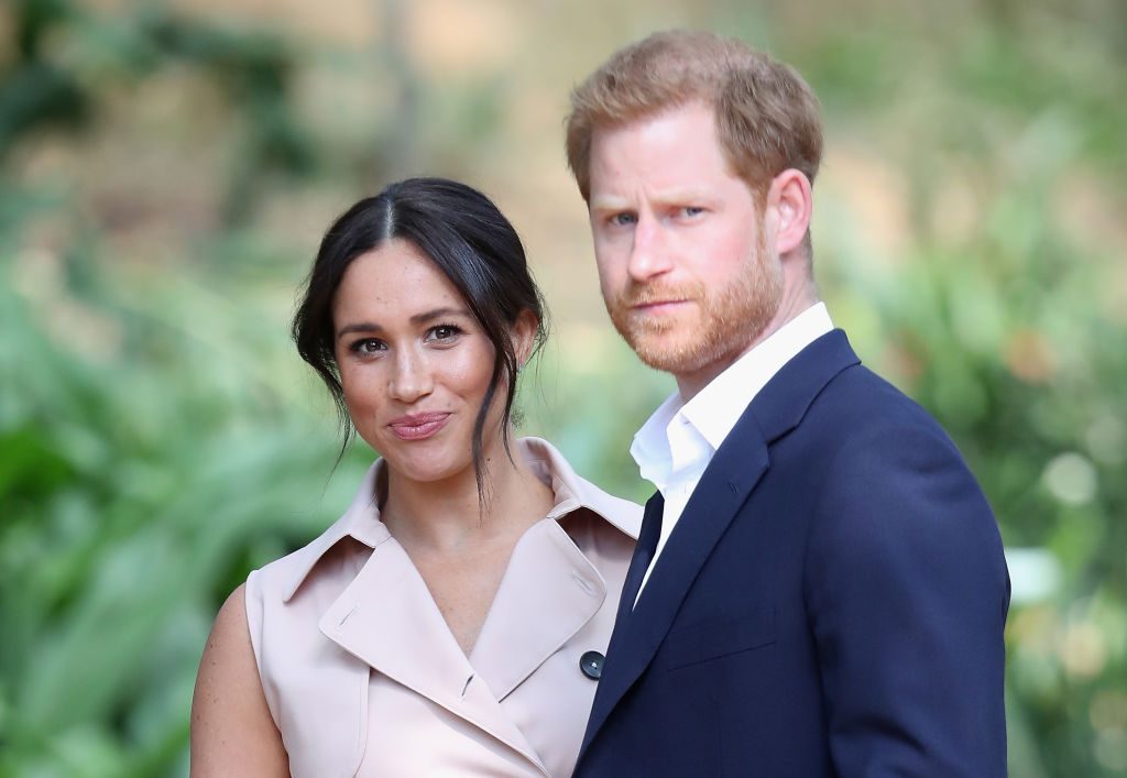 Llegada de Harry y Meghan desata algarabía de monárquicos canadienses