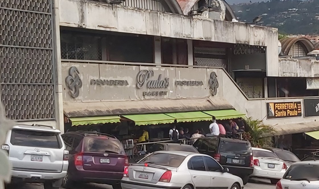 Controlado el incendio en la Panadería Santa Paula tras la explosión de un horno este #10Ene