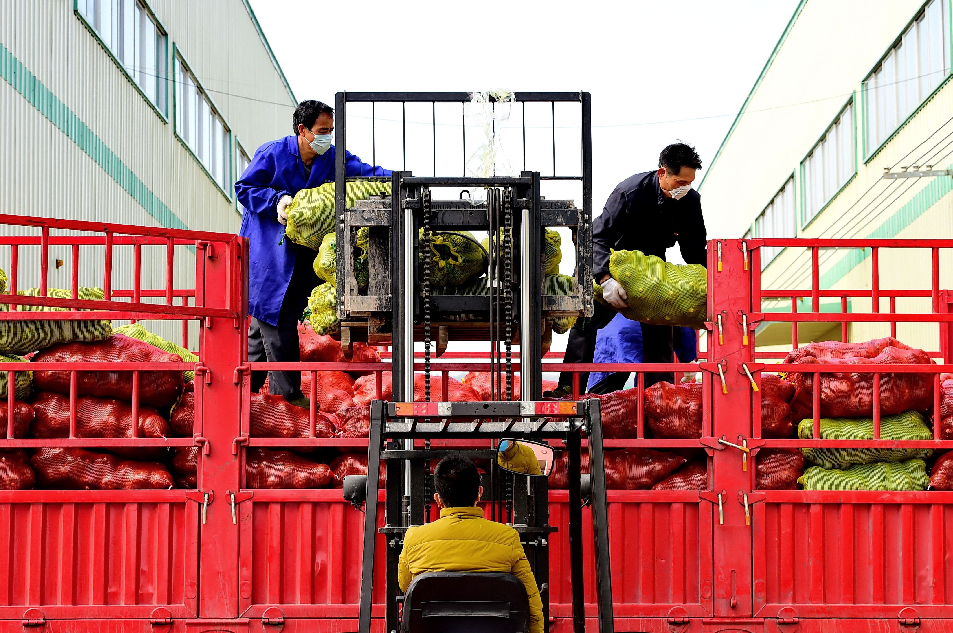 La lucha de los habitantes de Wuhan para conseguir comida