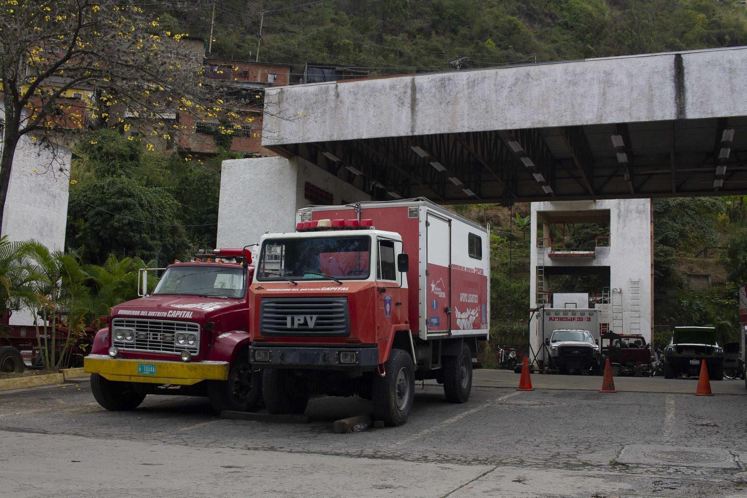 Falta de vehículos y materiales en las estaciones de bomberos pone en riesgo a los caraqueños