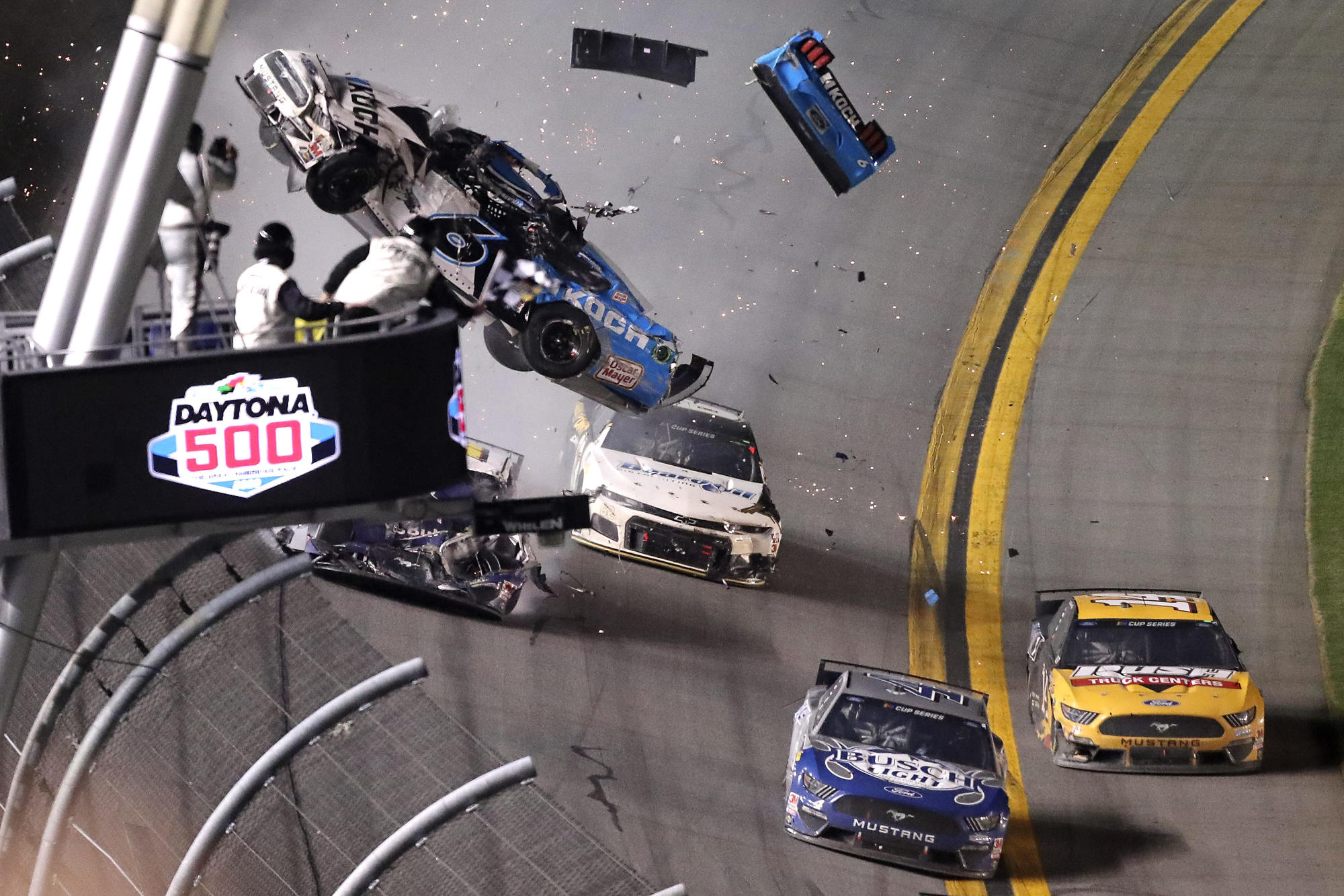 El piloto Ryan Newman hospitalizado tras un terrible accidente en la última vuelta de las 500 Millas de Daytona