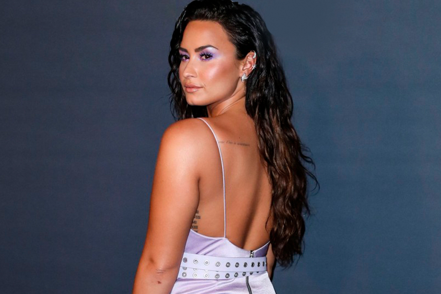 Dólares por aquí, dólares por allá… así fue como Demi Lovato se divirtió con una stripper 