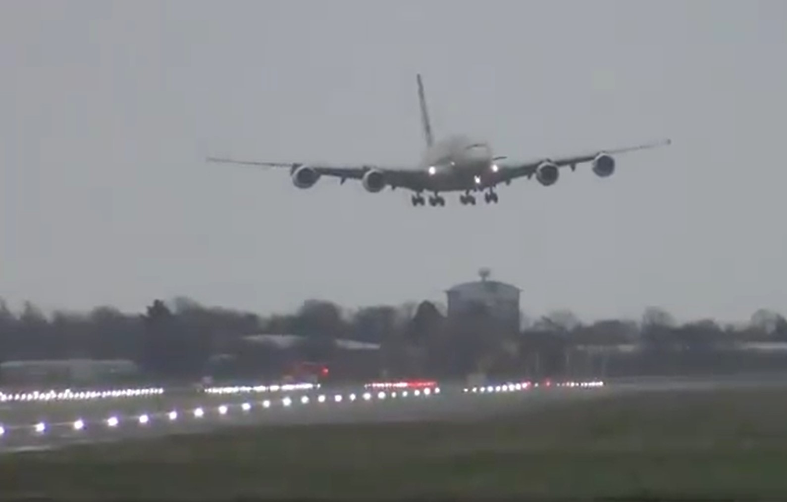 En VIDEO: Airbus 380 aterrizó de milagro en medio de la borrasca Dennis en Londres