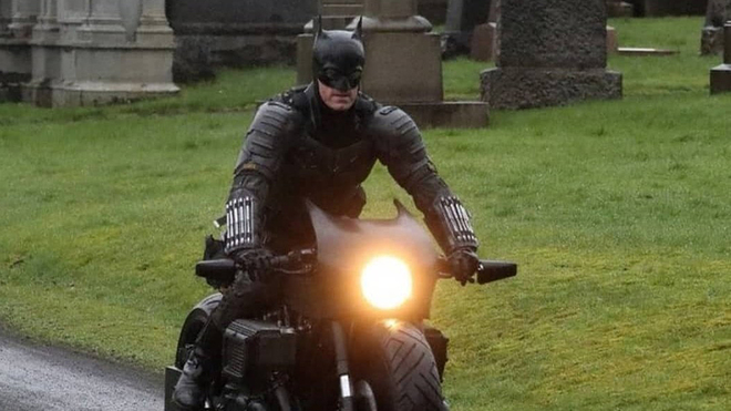 Filtran escena del “Batman” de Robert Pattinson en su Batimoto con un final inesperado (Video)