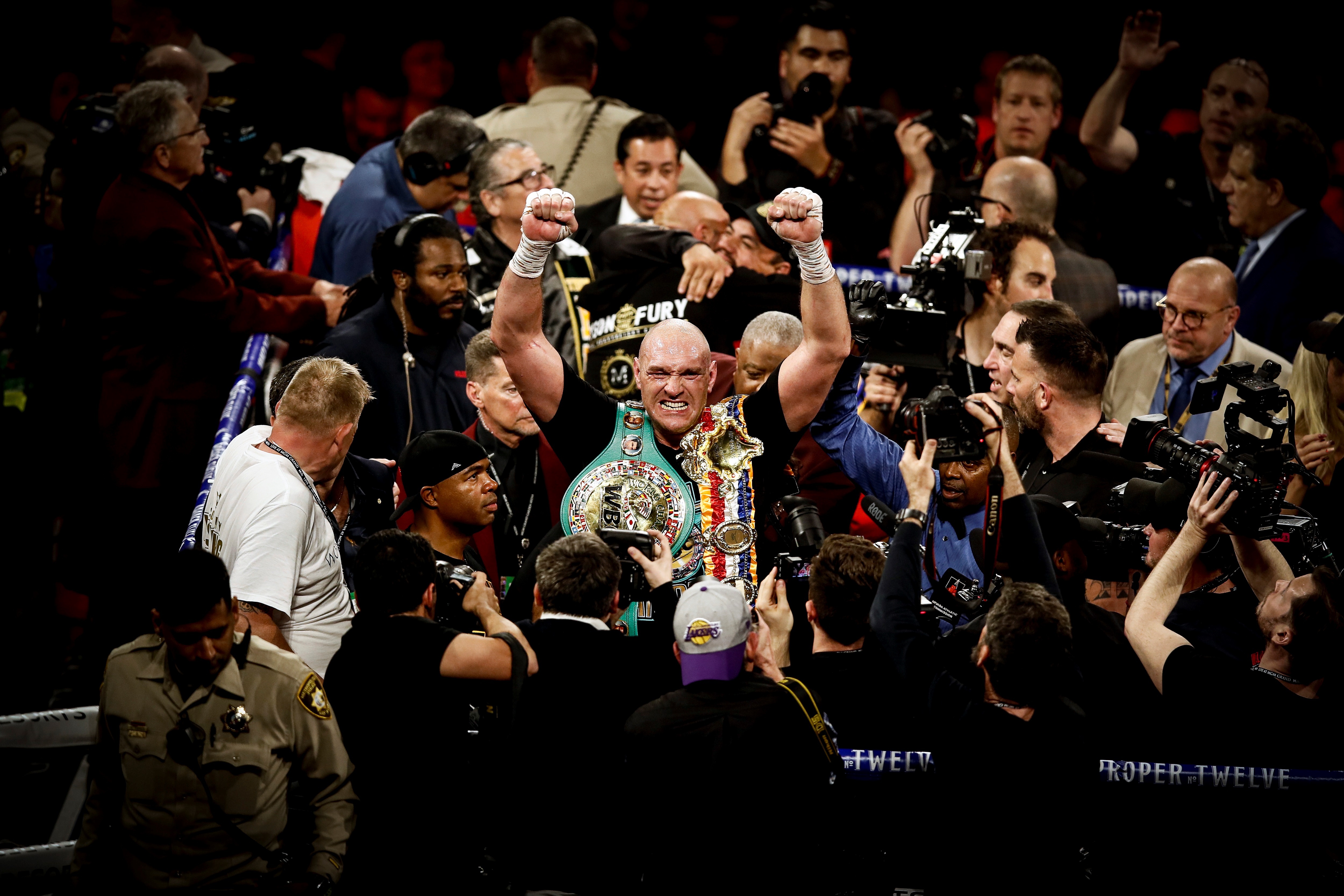 Así fue la fiesta de Tyson Fury en una discoteca tras vencer a Deontay Wilder (Video)