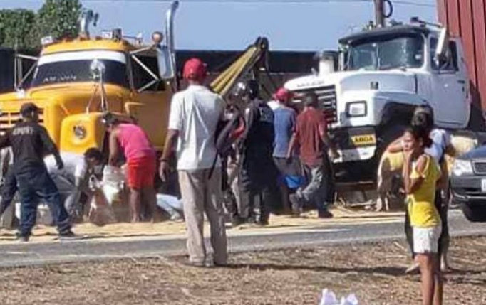 Saquean gandola en Autopista Regional del Centro #20Feb