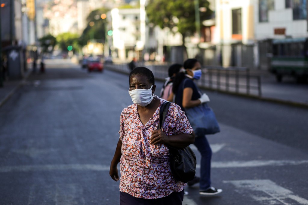 Los pensionados, los más afectados por el cierre de los bancos por el coronavirus en Venezuela