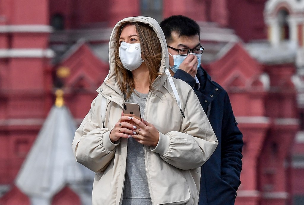 Recelosos de las autoridades, los rusos se preparan para lo peor por el coronavirus