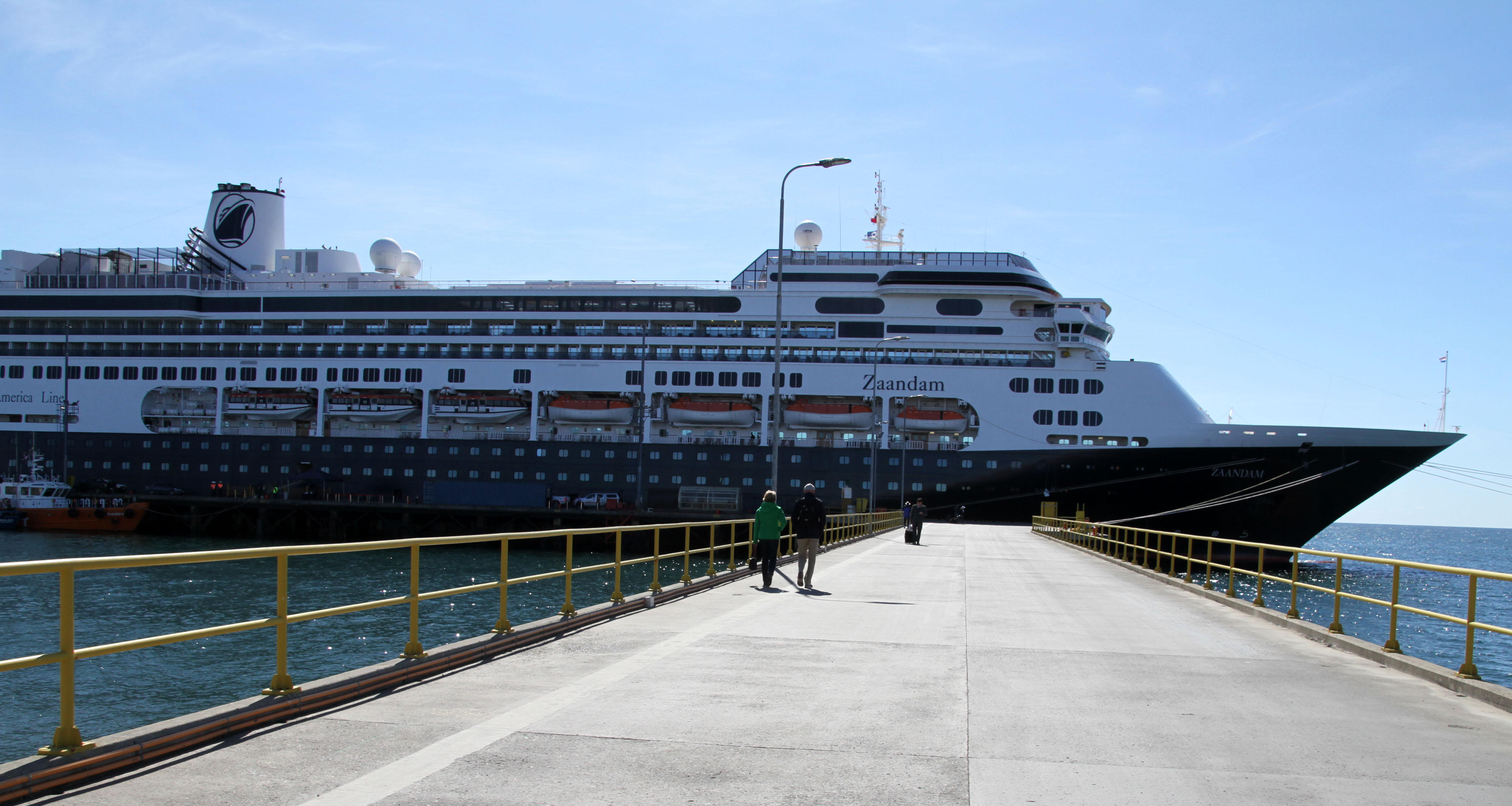 Crucero con decenas de enfermos le negaron atracar en puertos de Sudamérica, ahora va hacia Panamá