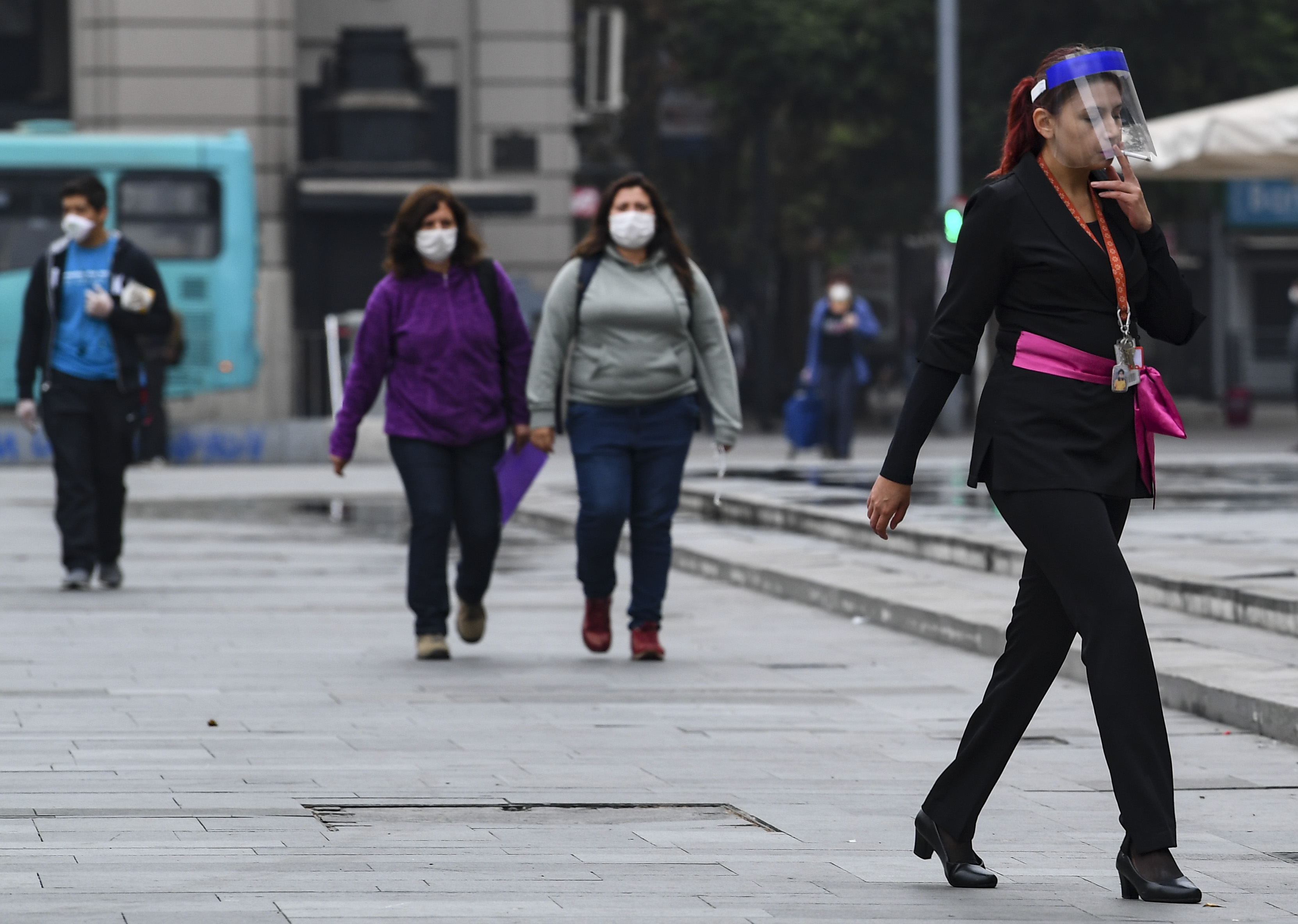 Chile vacuna contra el coronavirus al 50% de su población objetivo con al menos una dosis