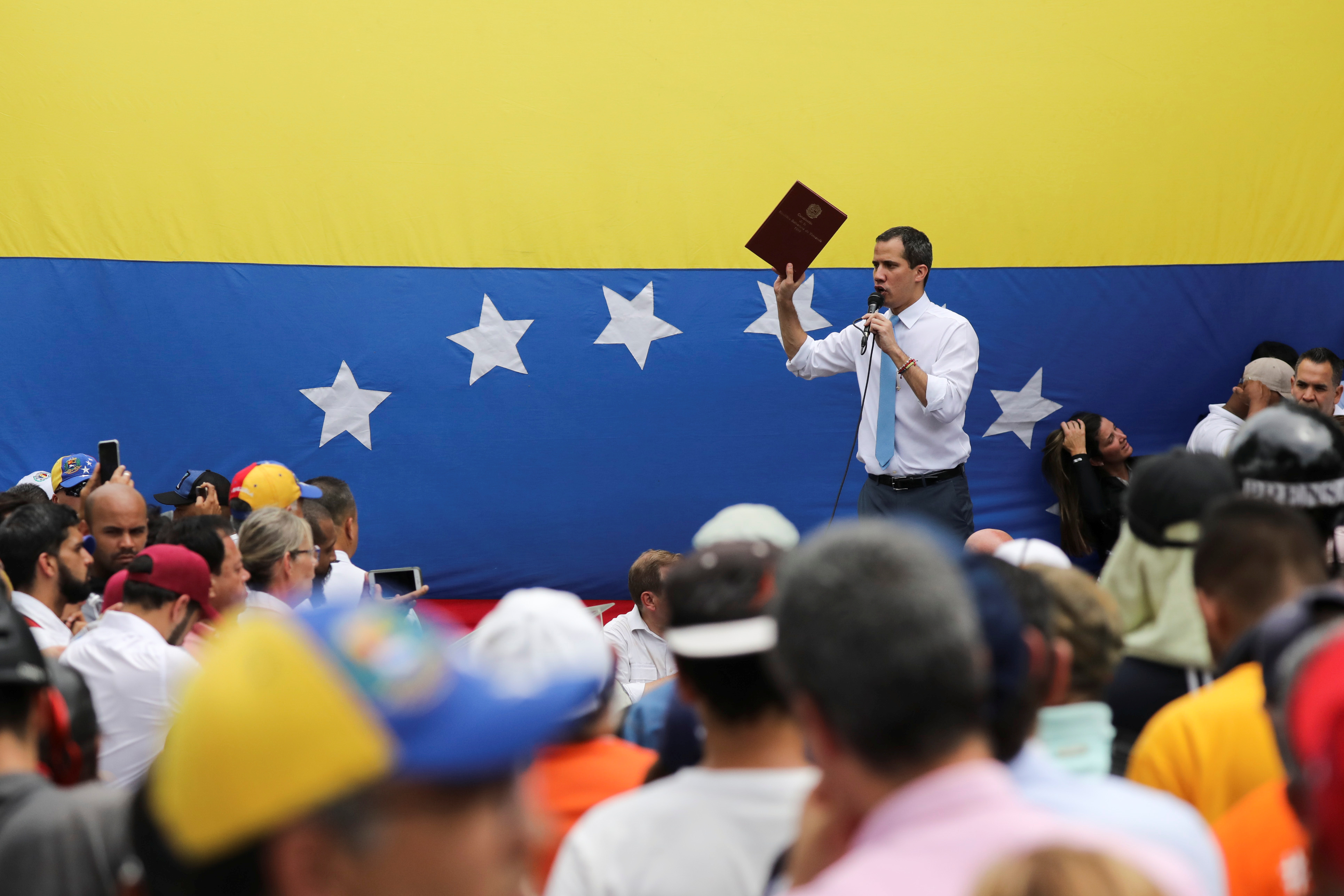 “Ud. es un aliado del usurpador que nos oprime”, la contundente carta de Guaidó para Zapatero