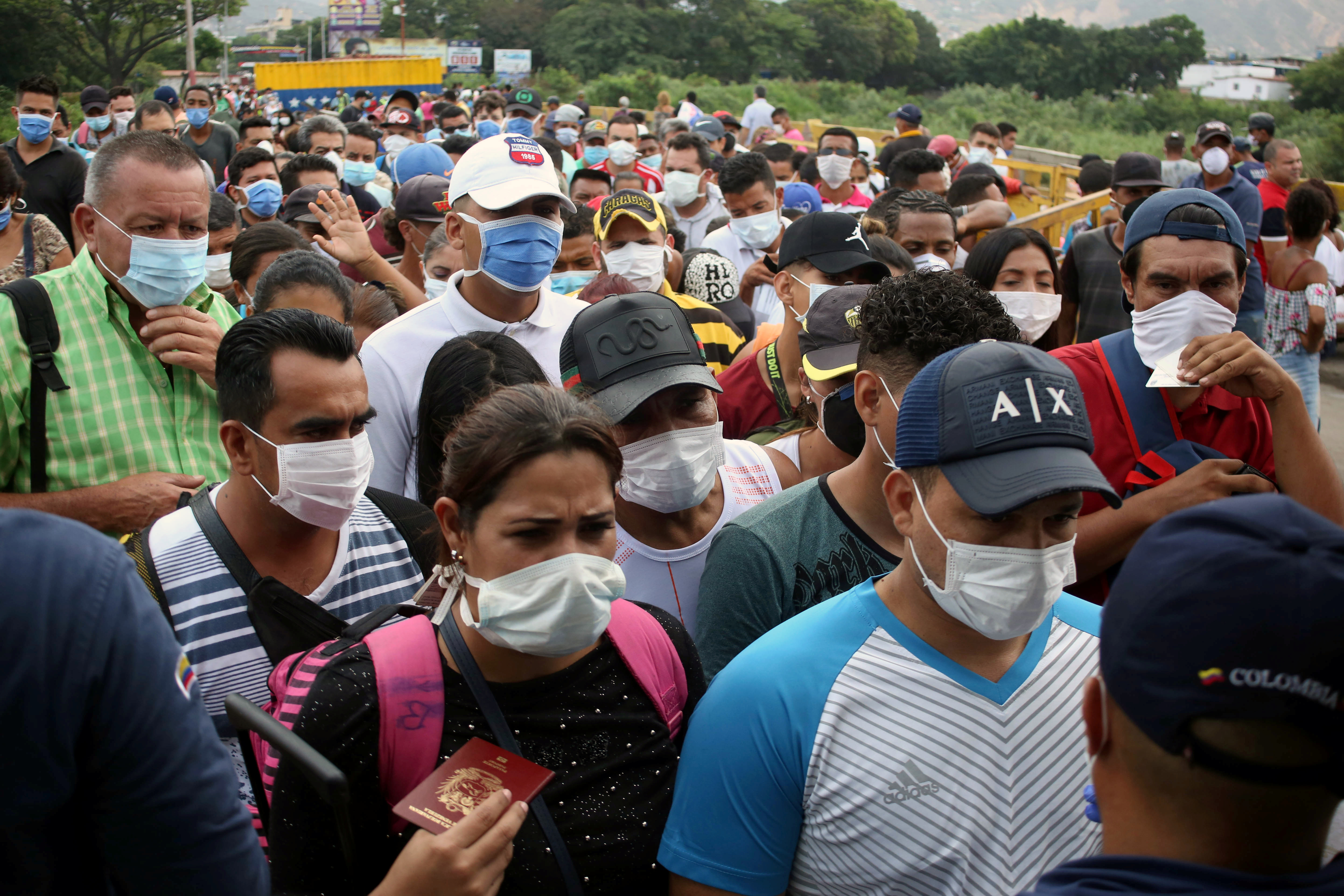 El “doble drama” de los venezolanos que se fueron y deben volver (Imágenes)