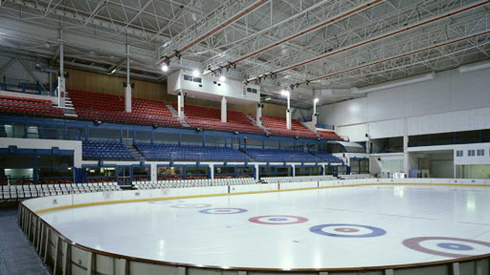 Palacio de Hielo de Madrid alojará cadáveres y féretros de fallecidos por coronavirus (Video)