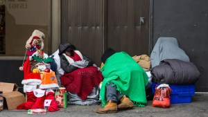 Gobernador de California:60,000 personas sin hogar podrían contraer el virus