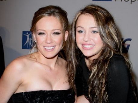 “Solo quería copiarte”: Miley Cyrus confesó la admiración que sentía por Hilary Duff