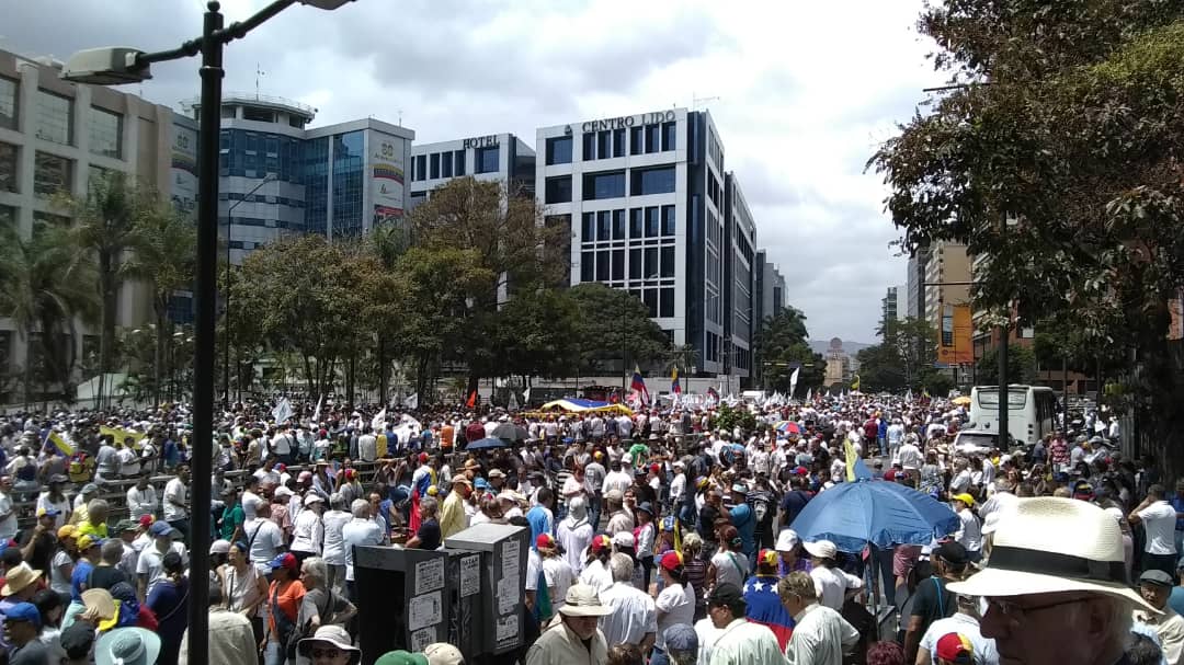 Así se encuentra la Av. Francisco de Miranda a la altura del Centro Lido (Fotos y Video)