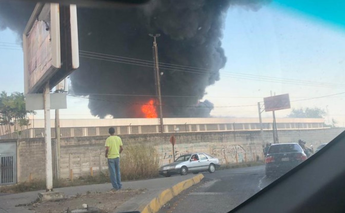 Reportaron un nuevo incendio en los galpones del CNE en Fila de Mariches este #11Mar