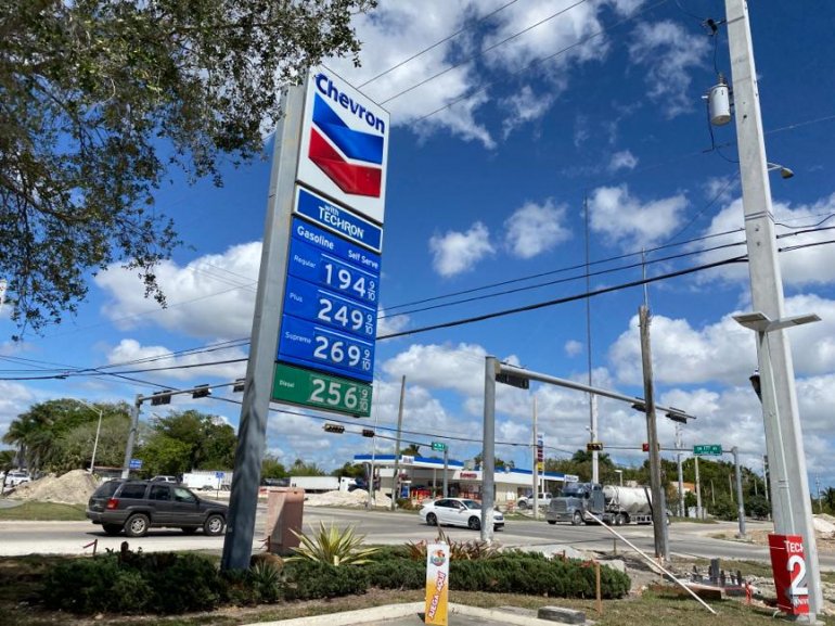 El coronavirus mantiene bajos los precios de la gasolina en Florida