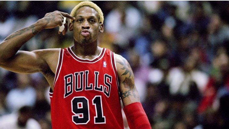 Jugó con Jordan, Madonna le ofreció dinero por un hijo y ahora está casi en quiebra, la vida de Dennis Rodman