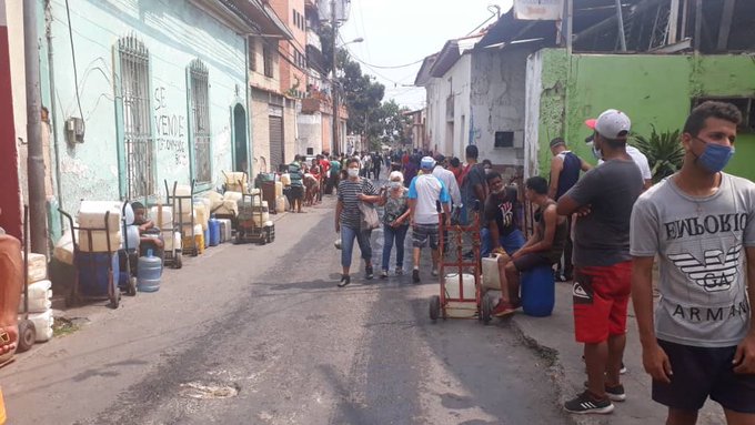 Durante la cuarentena, la crisis de agua se agudiza para los varguenses #29Abr (Fotos)