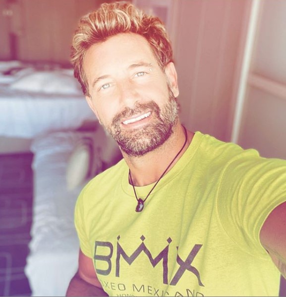 Lo vieron un en centro comercial: Gabriel Soto está siendo criticado por romper con la cuarentena 