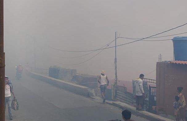 Voraz incendio consumió al menos cinco casas en la carretera Caracas – La Guaira