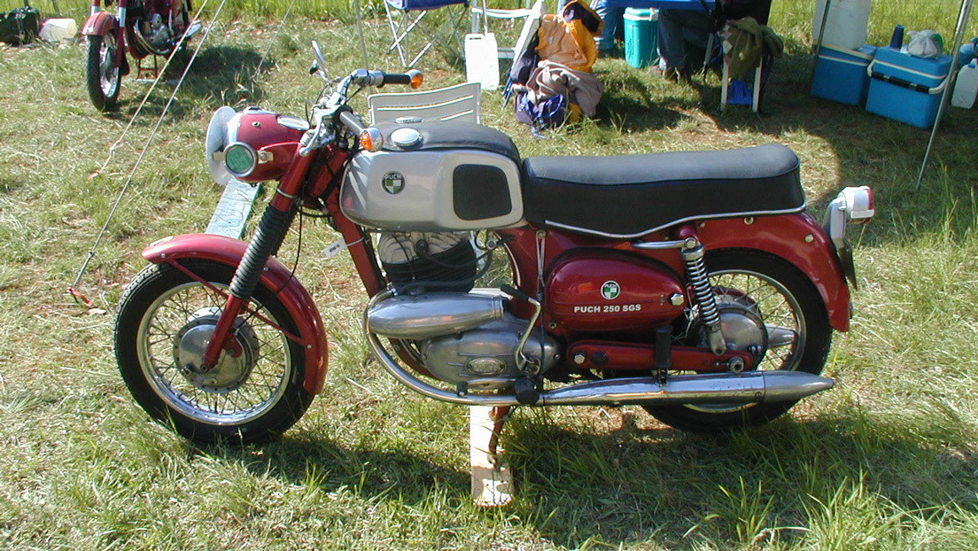 ¡Insólito! Encontró una moto de los años 1960 enterrada en su jardín (FOTOS)