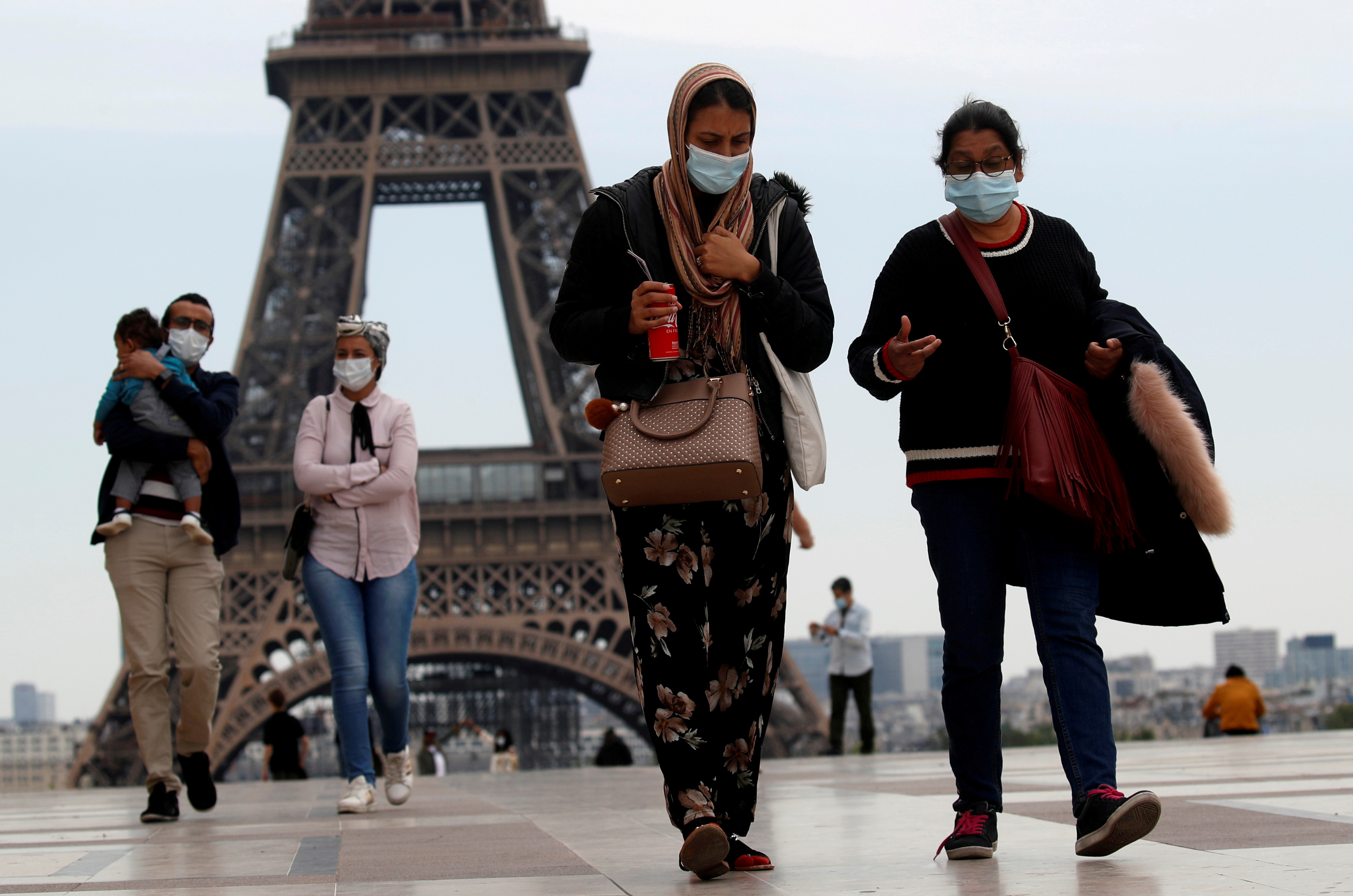 Tasa de contagios de Covid-19 en Francia se desacelera