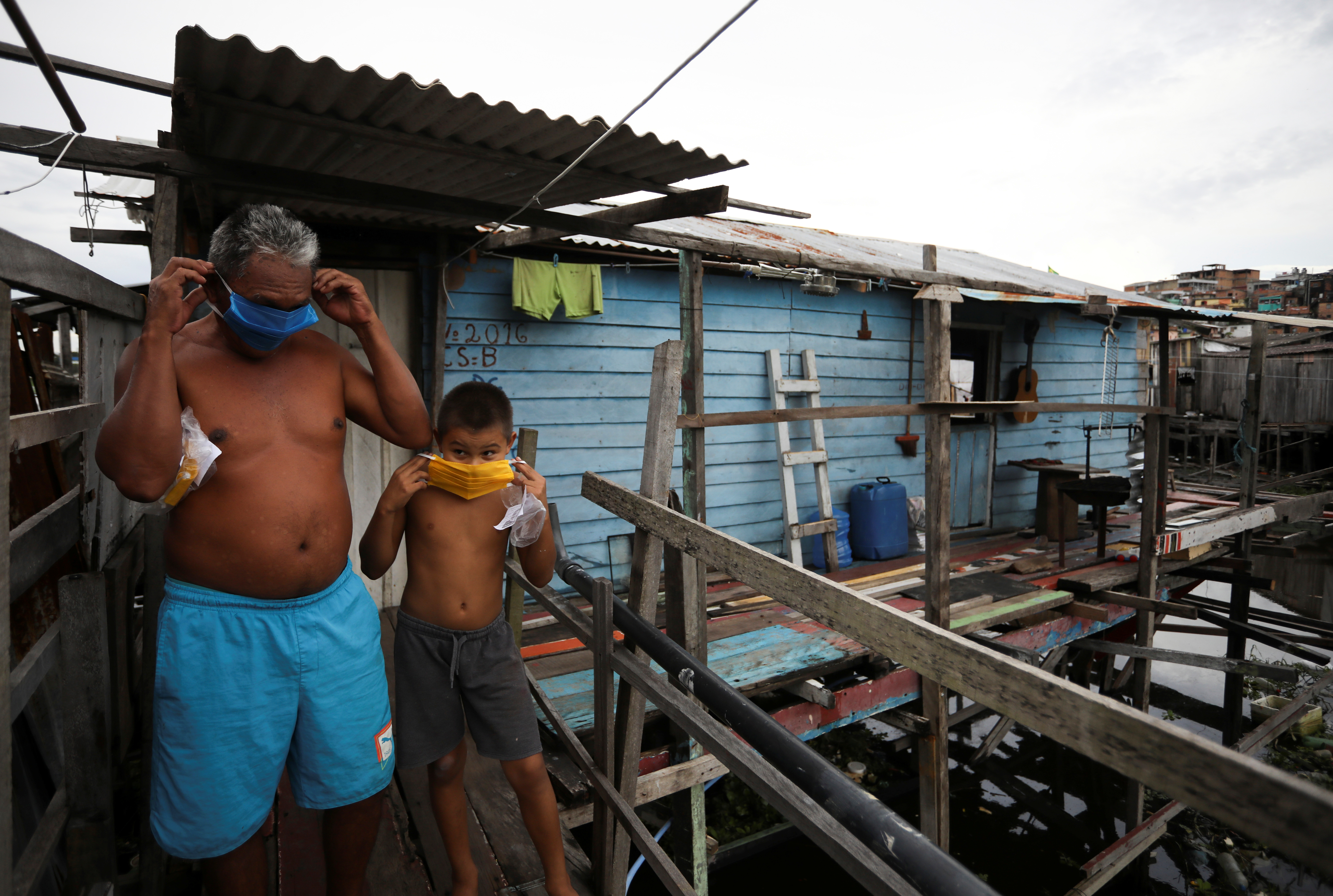 “No hay tiempo”: Habitantes de zonas pobres de América Latina lideran batalla contra el coronavirus
