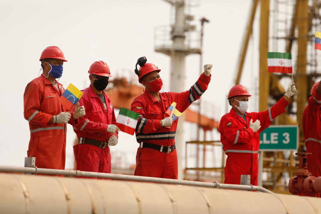 Dos tanqueros partieron a Irán tras descargar combustible en refinerías venezolanas