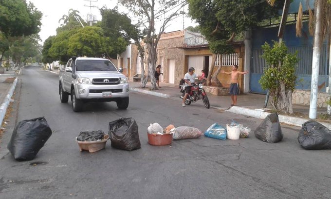 Habitantes de Margarita salieron a las calles para protestar por falta de agua y electricidad #17May (Foto)