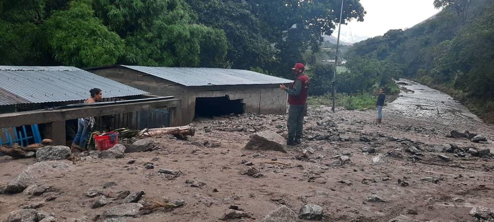 Fuertes lluvias tapiaron viviendas y carreteras en Trujillo (FOTOS)