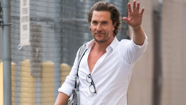 Matthew McConaughey junto a su esposa donaron 110,000 máscaras a hospitales rurales de Texas