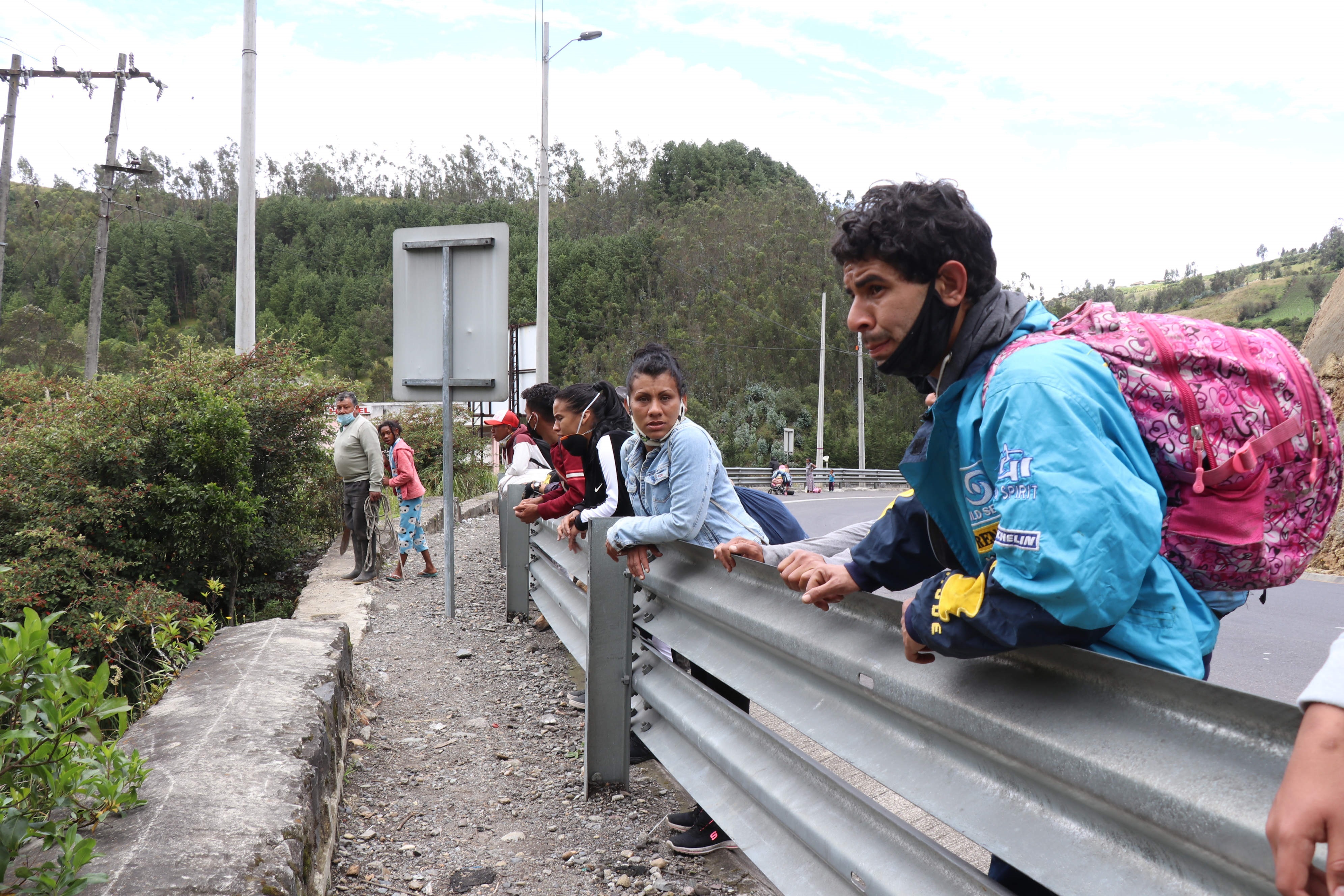 Víctimas de xenofobia: A venezolanos les impiden trabajar en mercado de Ecuador