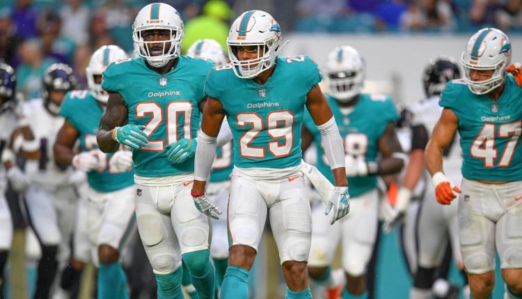 Los fanáticos de los Dolphins rinden homenaje a Don Shula en el Hard Rock Stadium