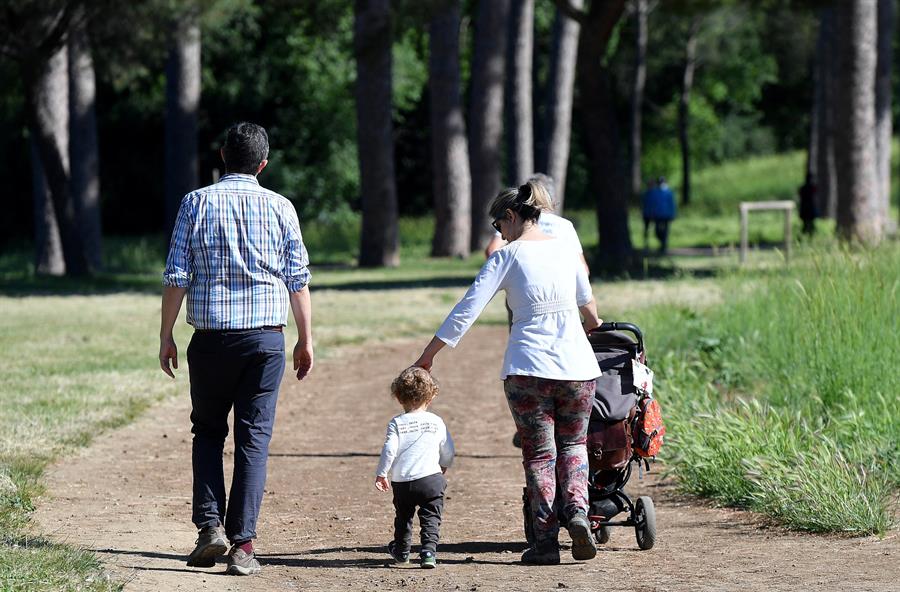 Italia reduce sus nuevos contagios a niveles de marzo y piensa en el verano